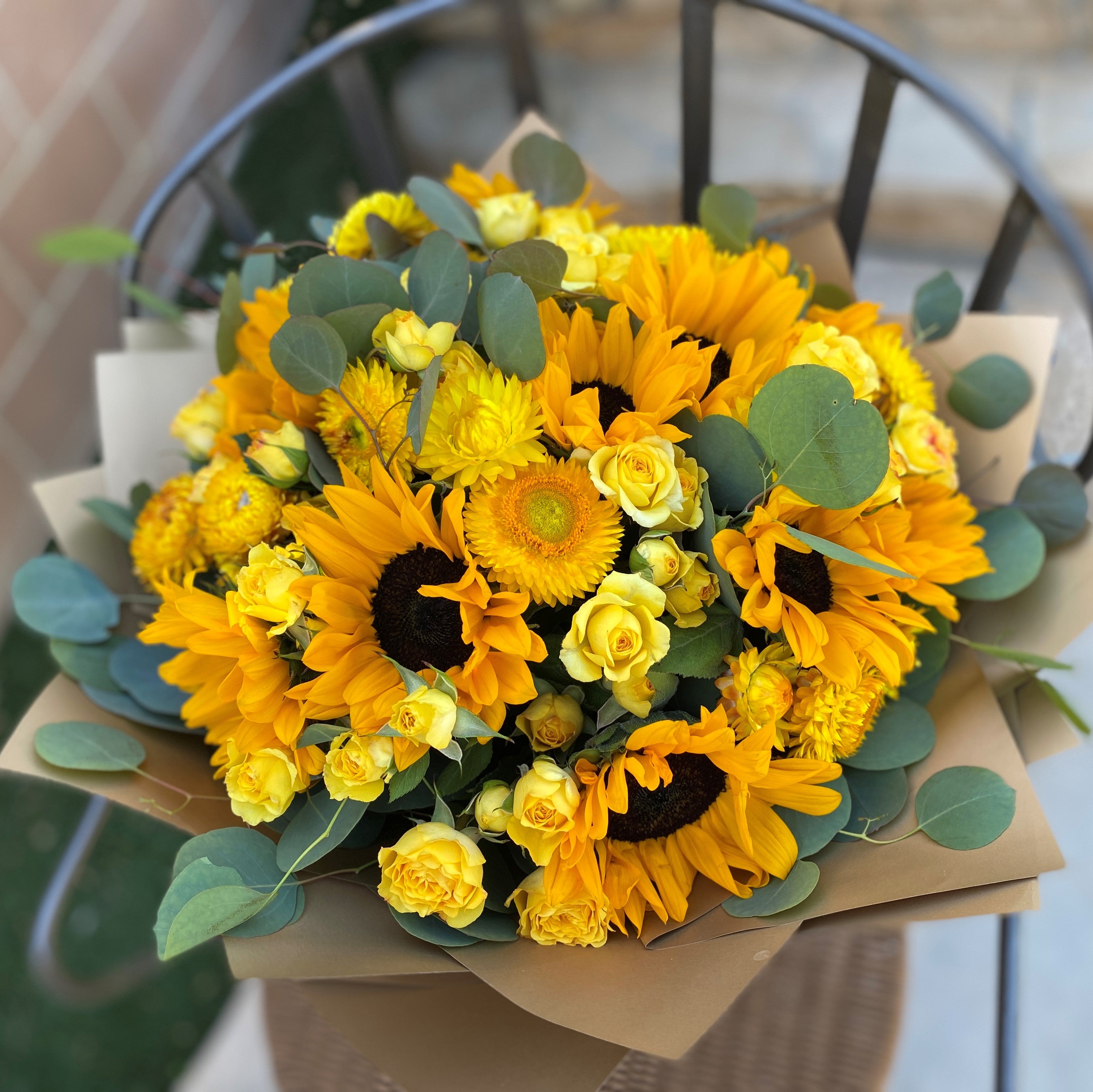 18 The Sunny Side, Sunflower Luxury Bouquet – Flower Breeze Gift