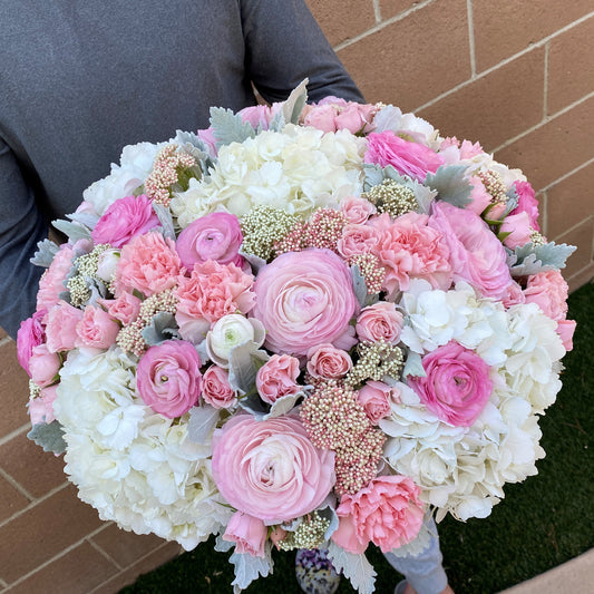 # 25 Luxury box with ranunculus