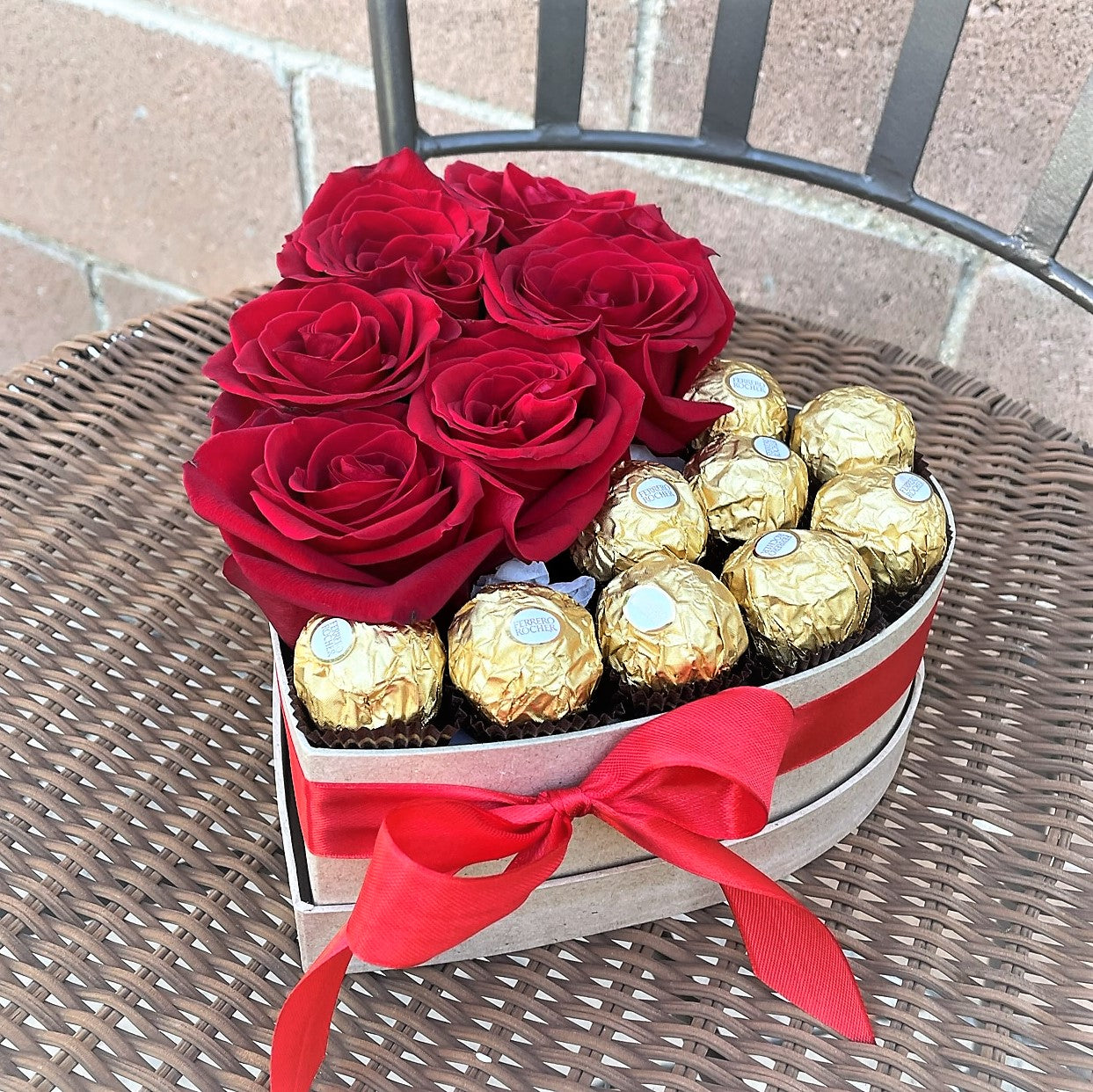 # 40 Roses & Ferrero Rocher Sweet flowers gift