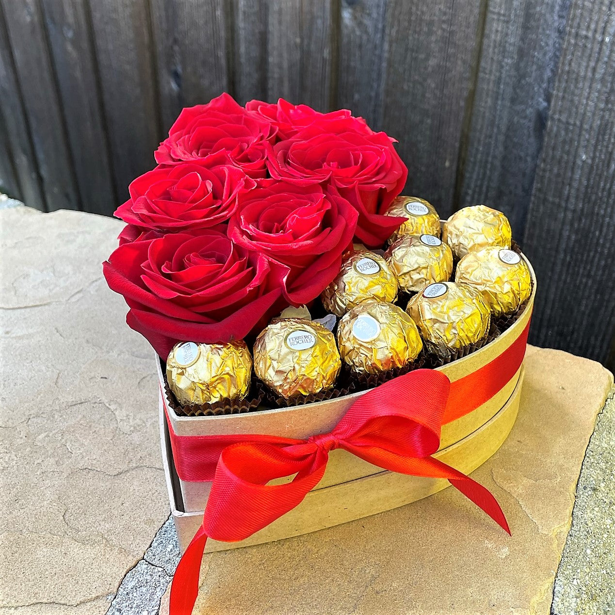 # 40 Roses & Ferrero Rocher Sweet flowers gift