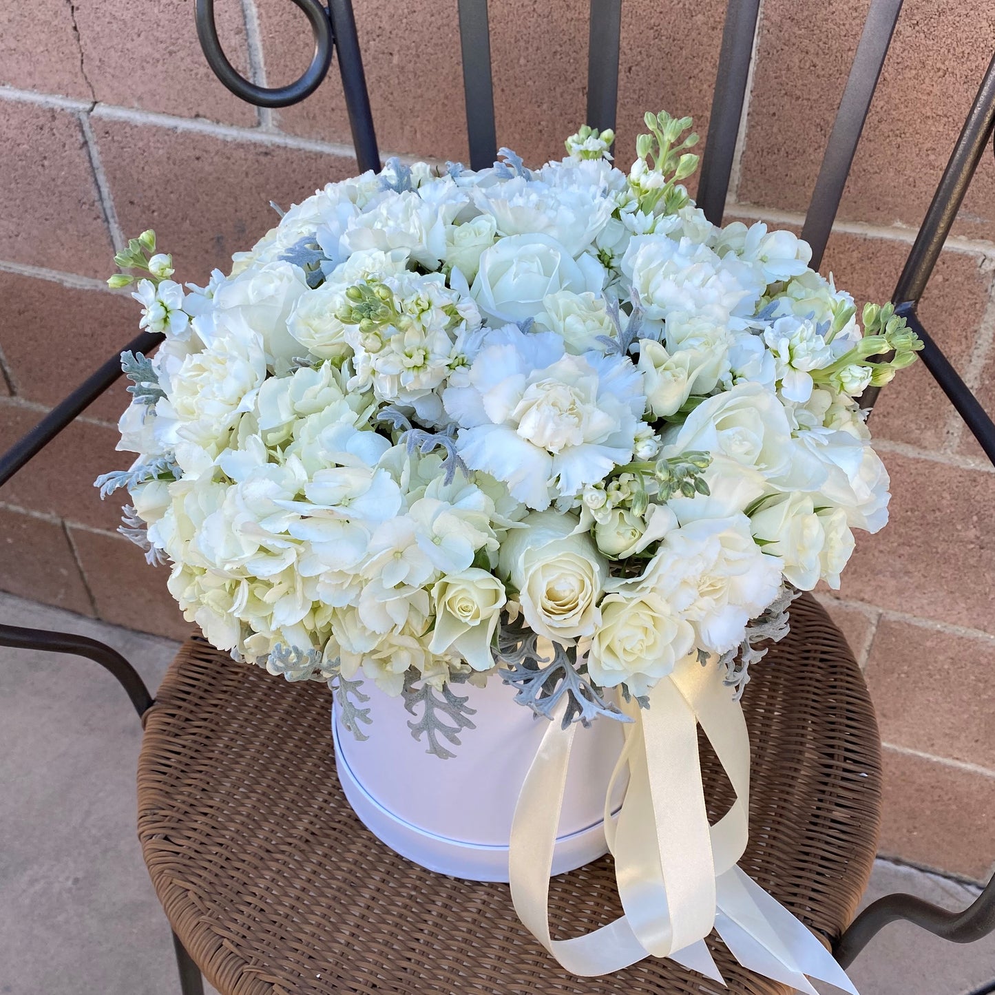 # 17 White flowers arrangement