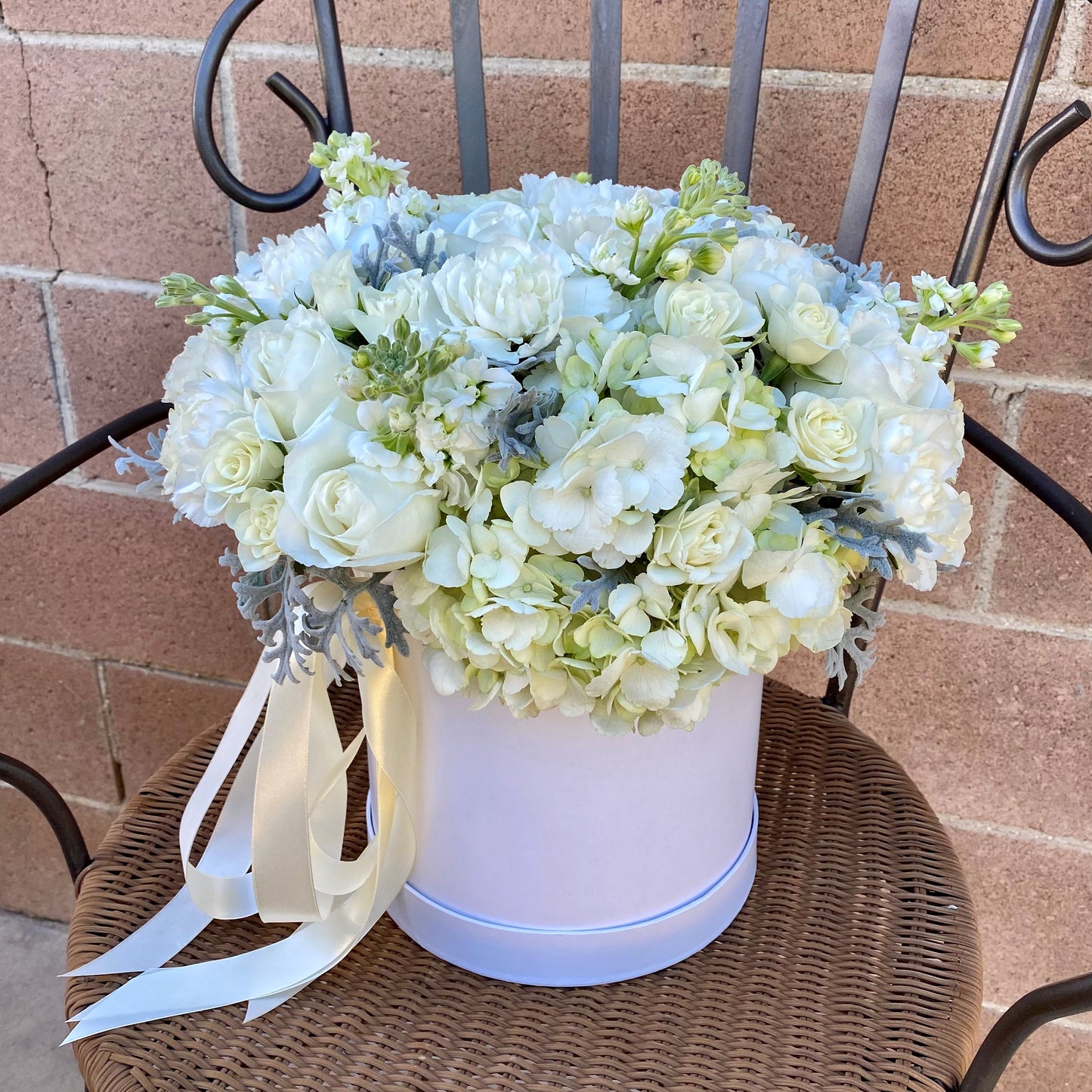 # 17 White flowers arrangement