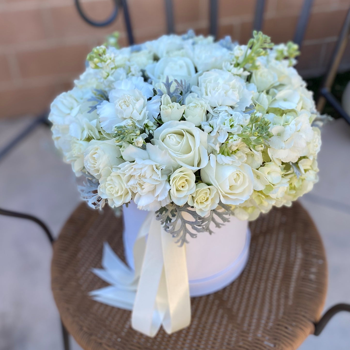 # 17 White flowers arrangement