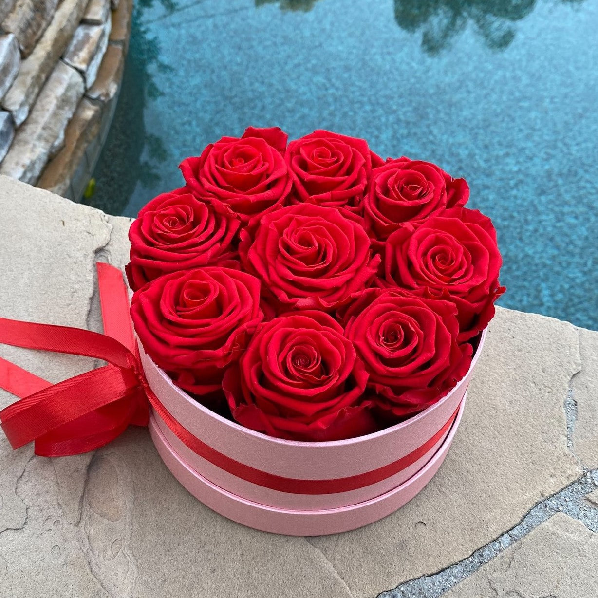 008 Luxury Red Preserved Roses That Last A Year in A Round Box