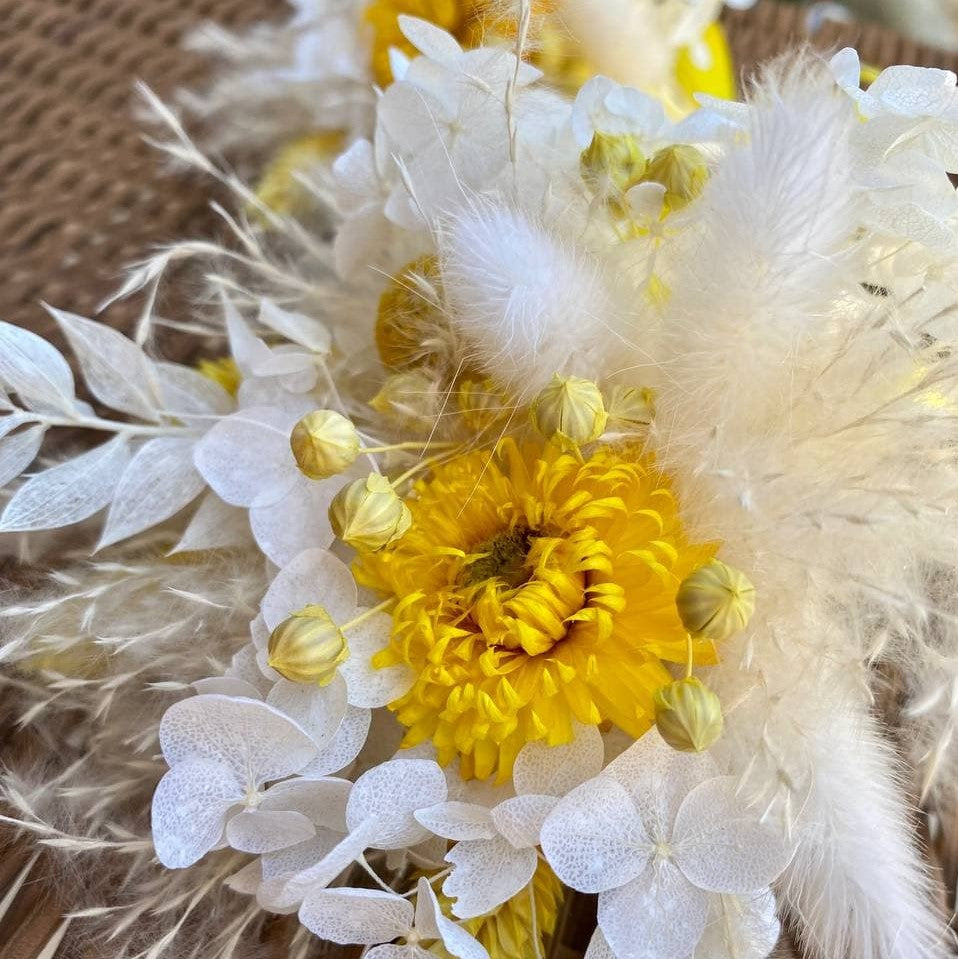 002 set 5pc Mini bouquet of dried yellow flowers